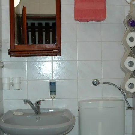 Cervena Gæstehus Kasperske Hory