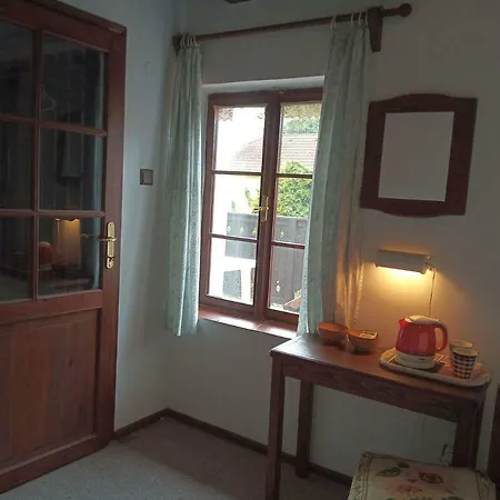 Cervena Gæstehus Kasperske Hory